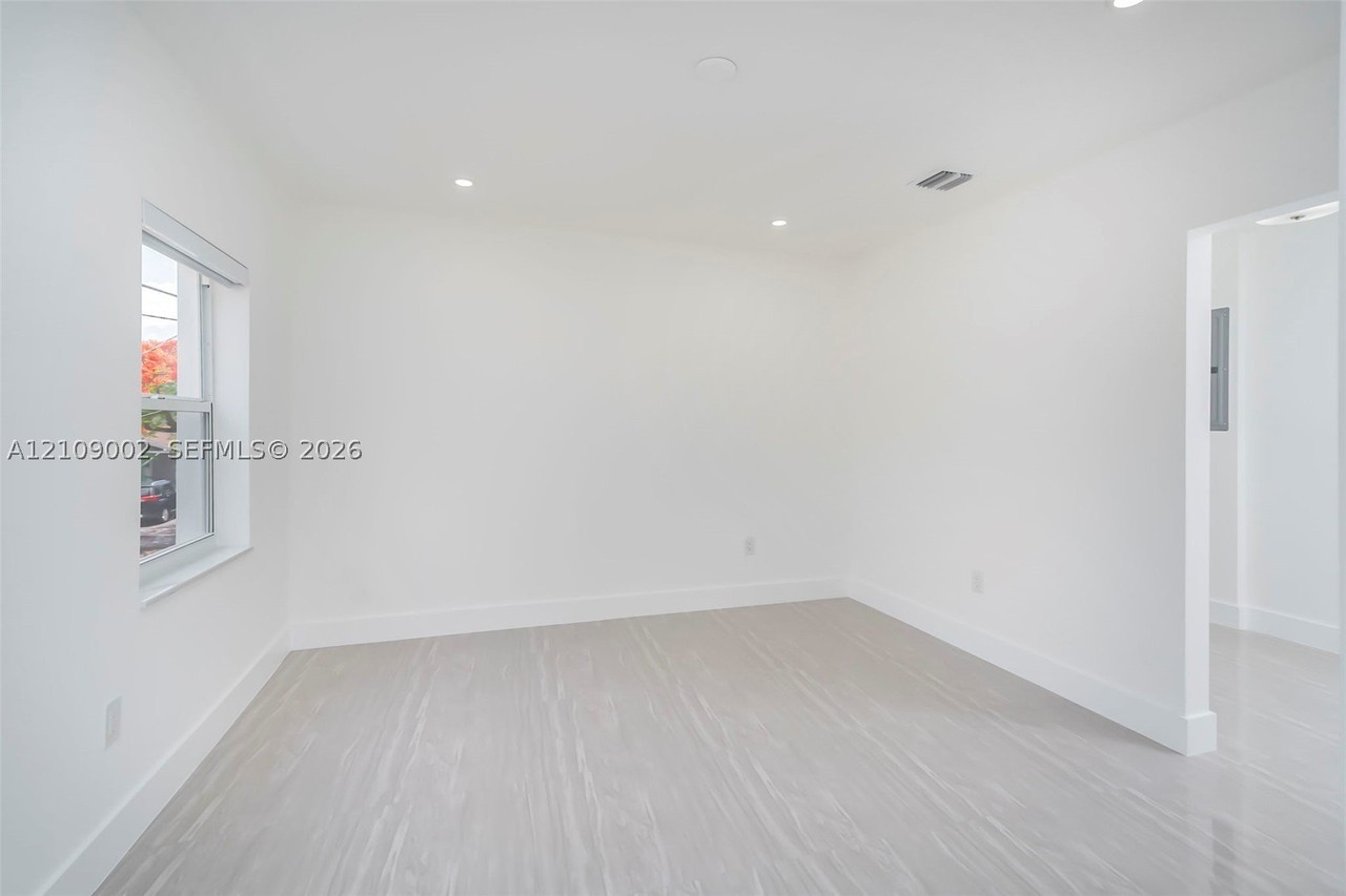 588 Sw 23rd Ave #2 - Photo 6 of 14
