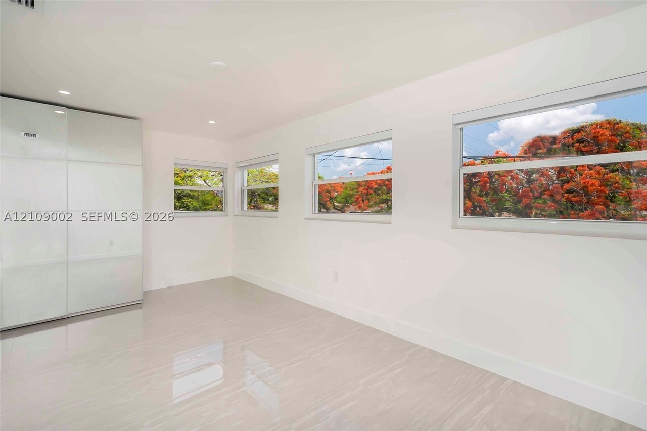 588 Sw 23rd Ave #2 - Photo 7 of 14