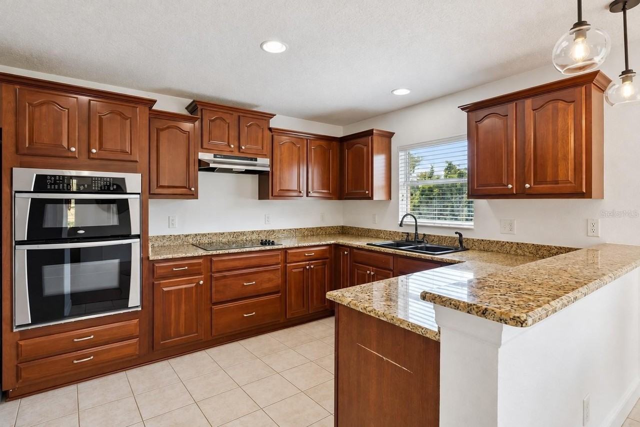242 Winter Nellis Cir - Photo 2 of 22