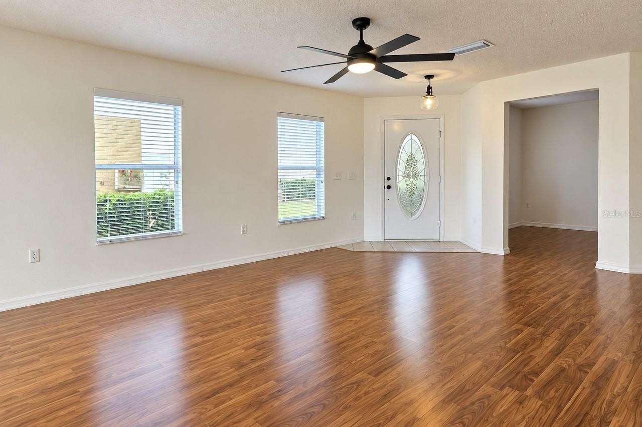 242 Winter Nellis Cir - Photo 4 of 22