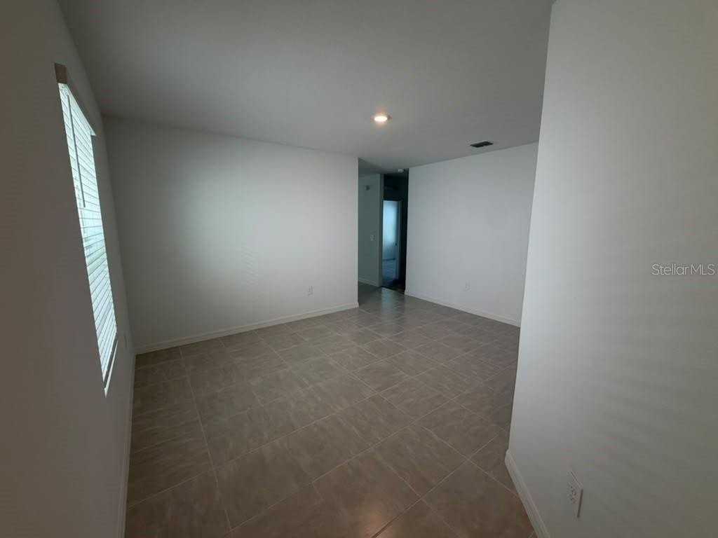 760 Hazelwood Ct - Photo 3 of 20