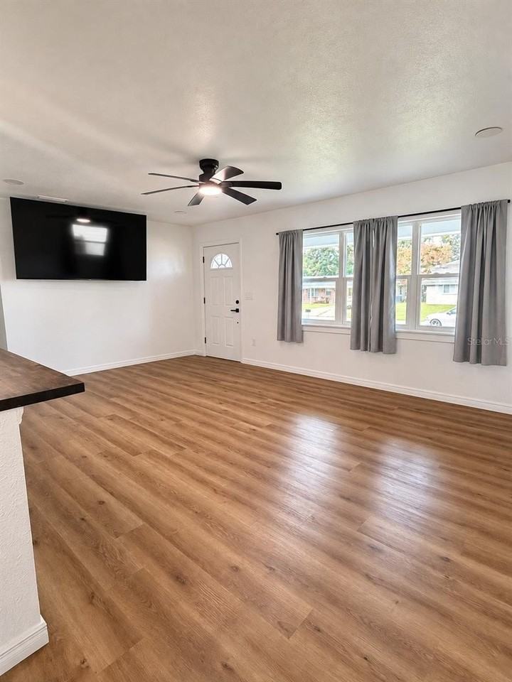120 Hawthorne Rd - Photo 2 of 16