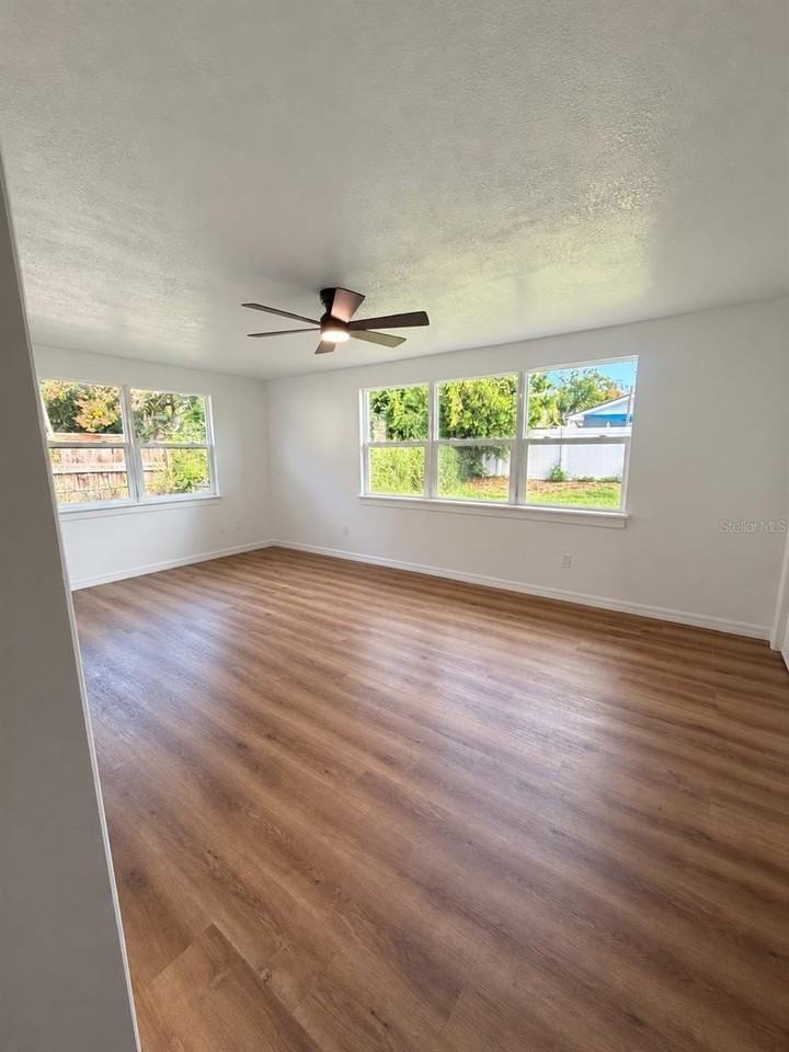 120 Hawthorne Rd - Photo 6 of 16