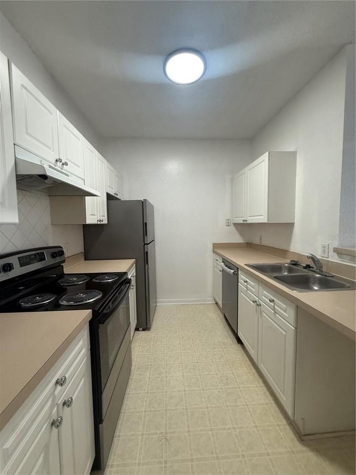 18001 Richmond Place Dr #523 - Photo 4 of 18