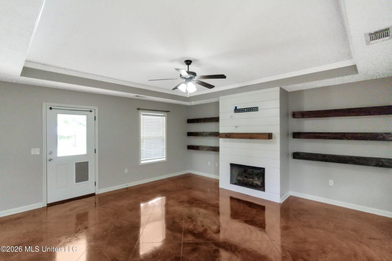 163 Blackstone Cir - Photo 2 of 23