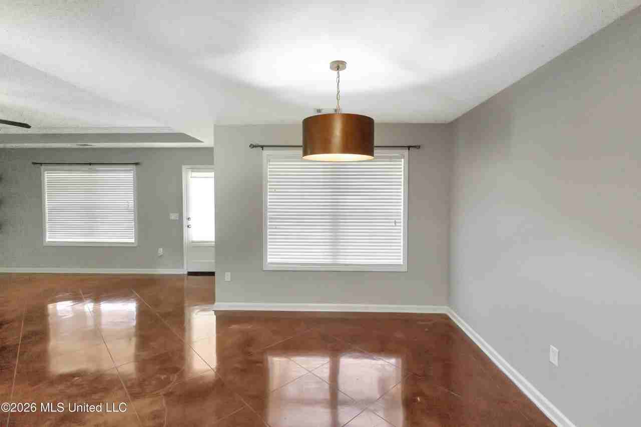163 Blackstone Cir - Photo 5 of 23