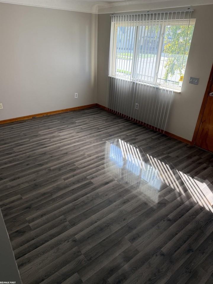 22174 David Ave - Photo 2 of 10
