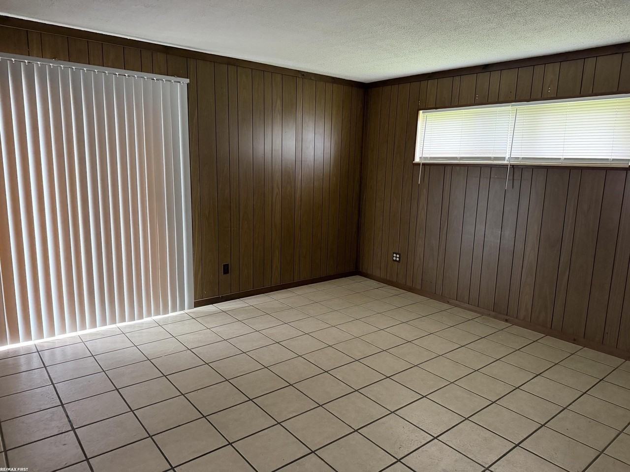22174 David Ave - Photo 4 of 10