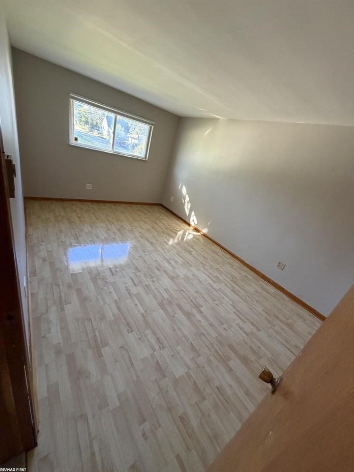 22174 David Ave - Photo 5 of 10