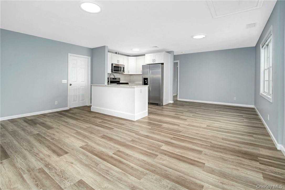 160 Park Ave - Photo 3 of 15
