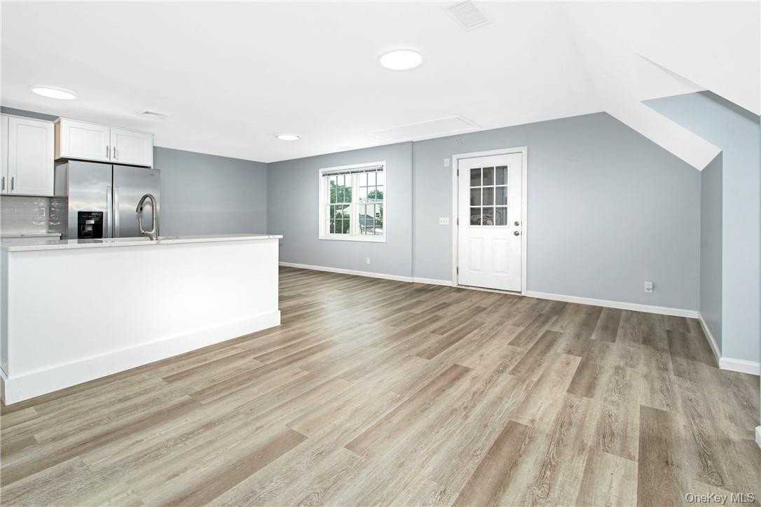 160 Park Ave - Photo 4 of 15