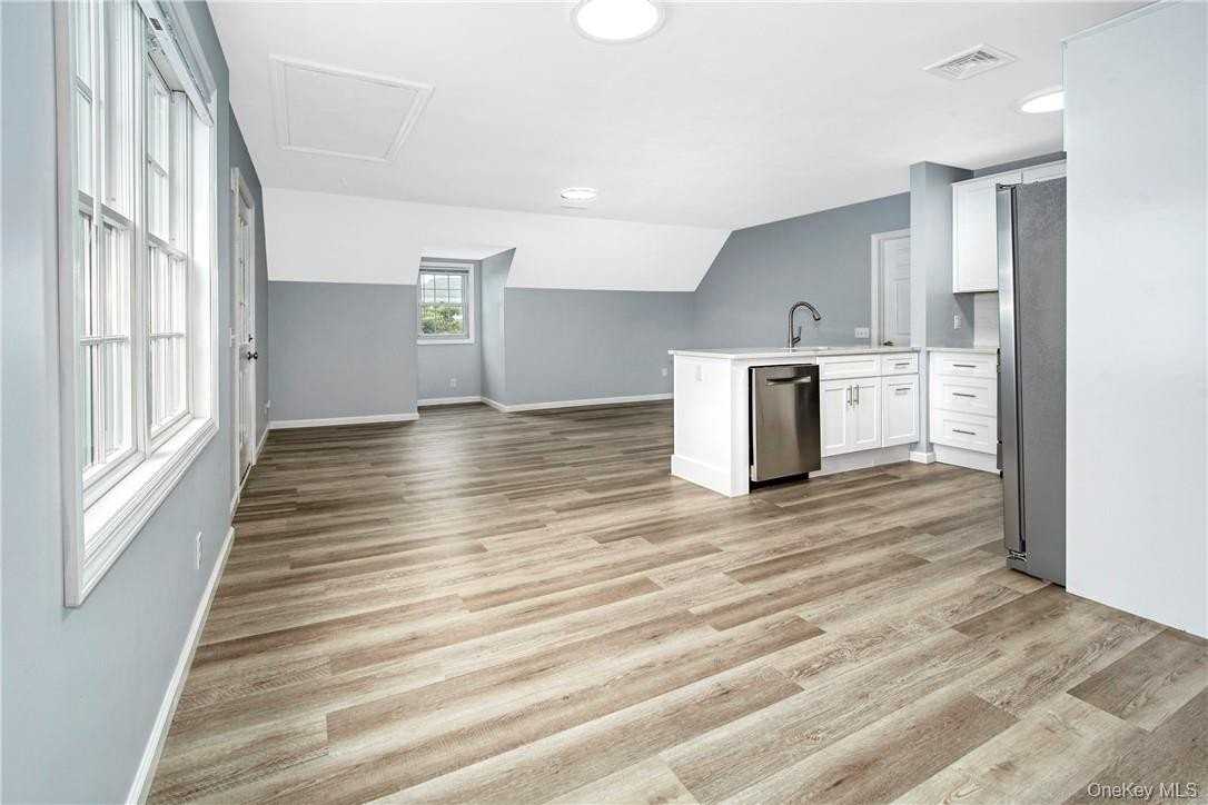 160 Park Ave - Photo 5 of 15