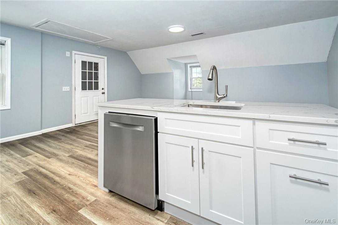 160 Park Ave - Photo 7 of 15