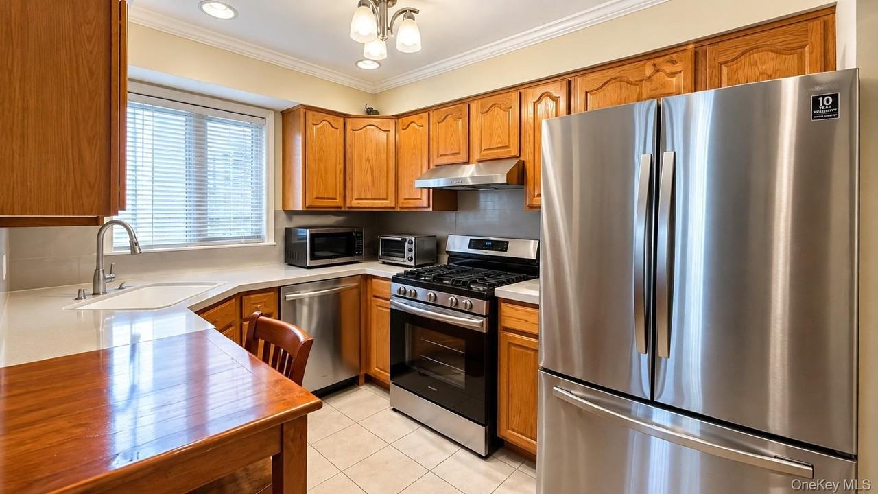 1531 158th St - Photo 5 of 14
