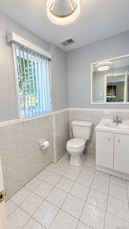 1531 158th St - Photo 6 of 14