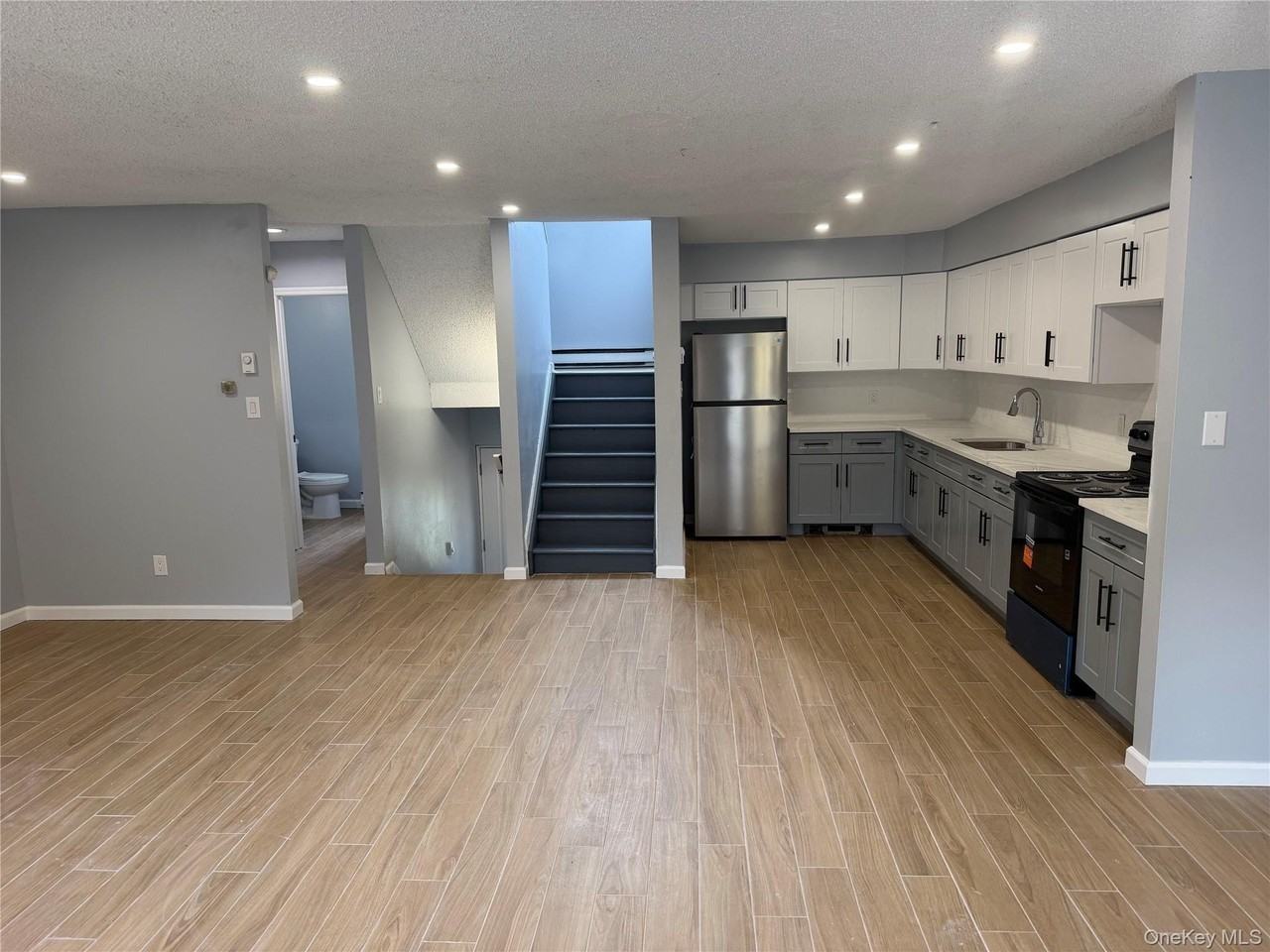 10 Edelweiss Dr - Photo 3 of 16