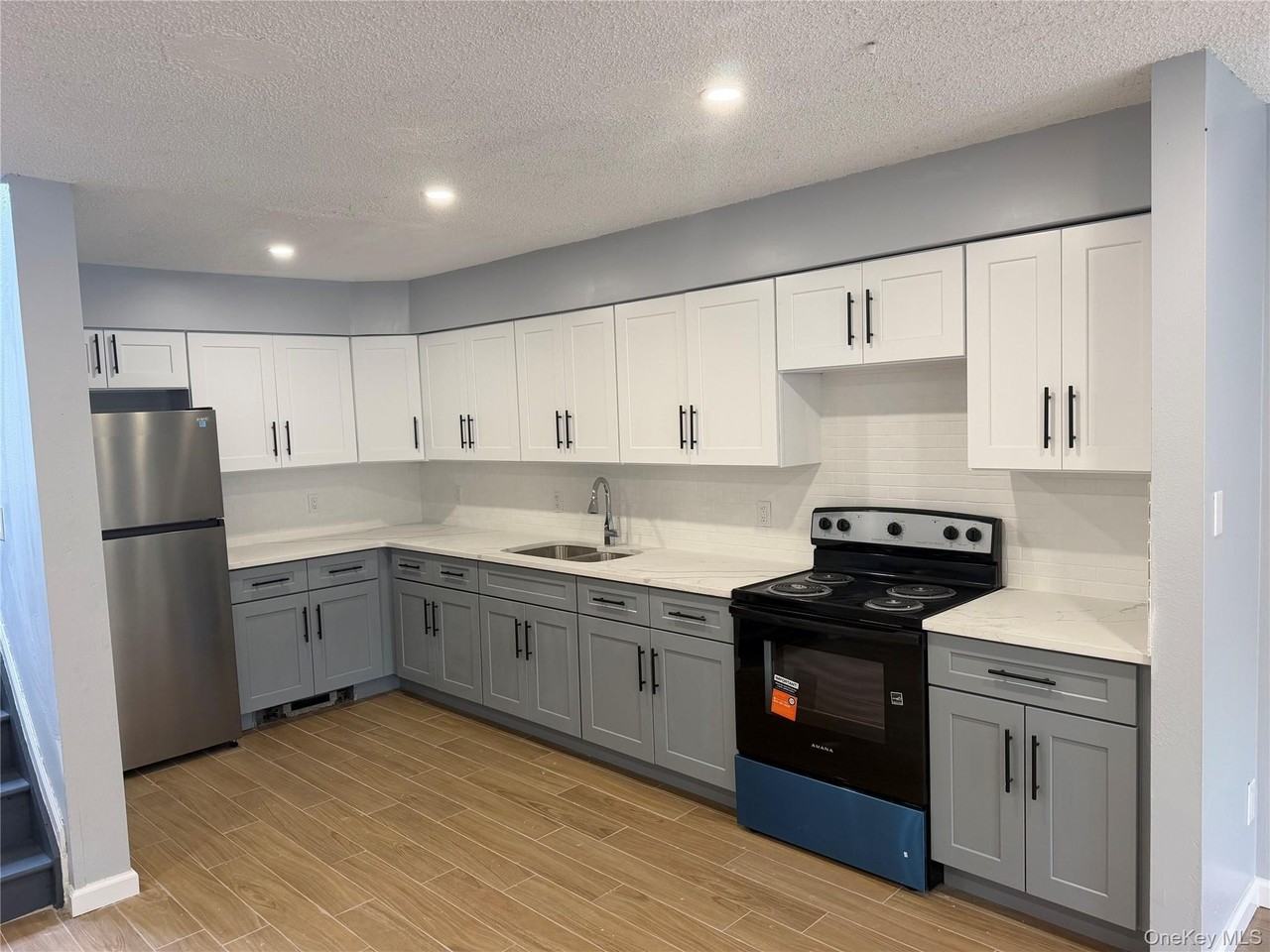 10 Edelweiss Dr - Photo 4 of 16