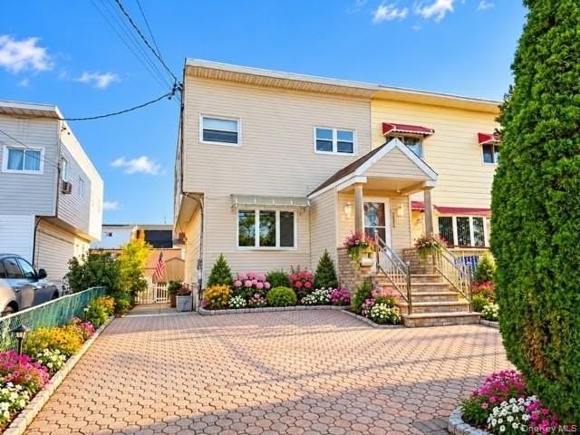 3084 Harding Ave - Photo 2 of 16