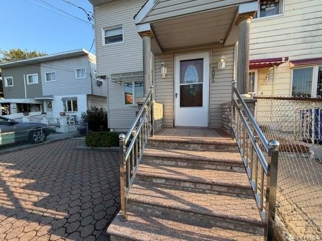 3084 Harding Ave - Photo 3 of 16