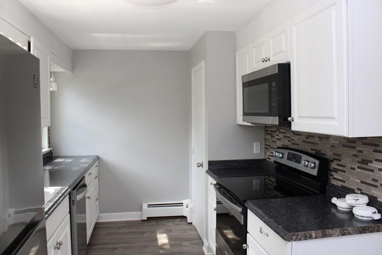 46 Lincoln Ave #46A - Photo 6 of 12