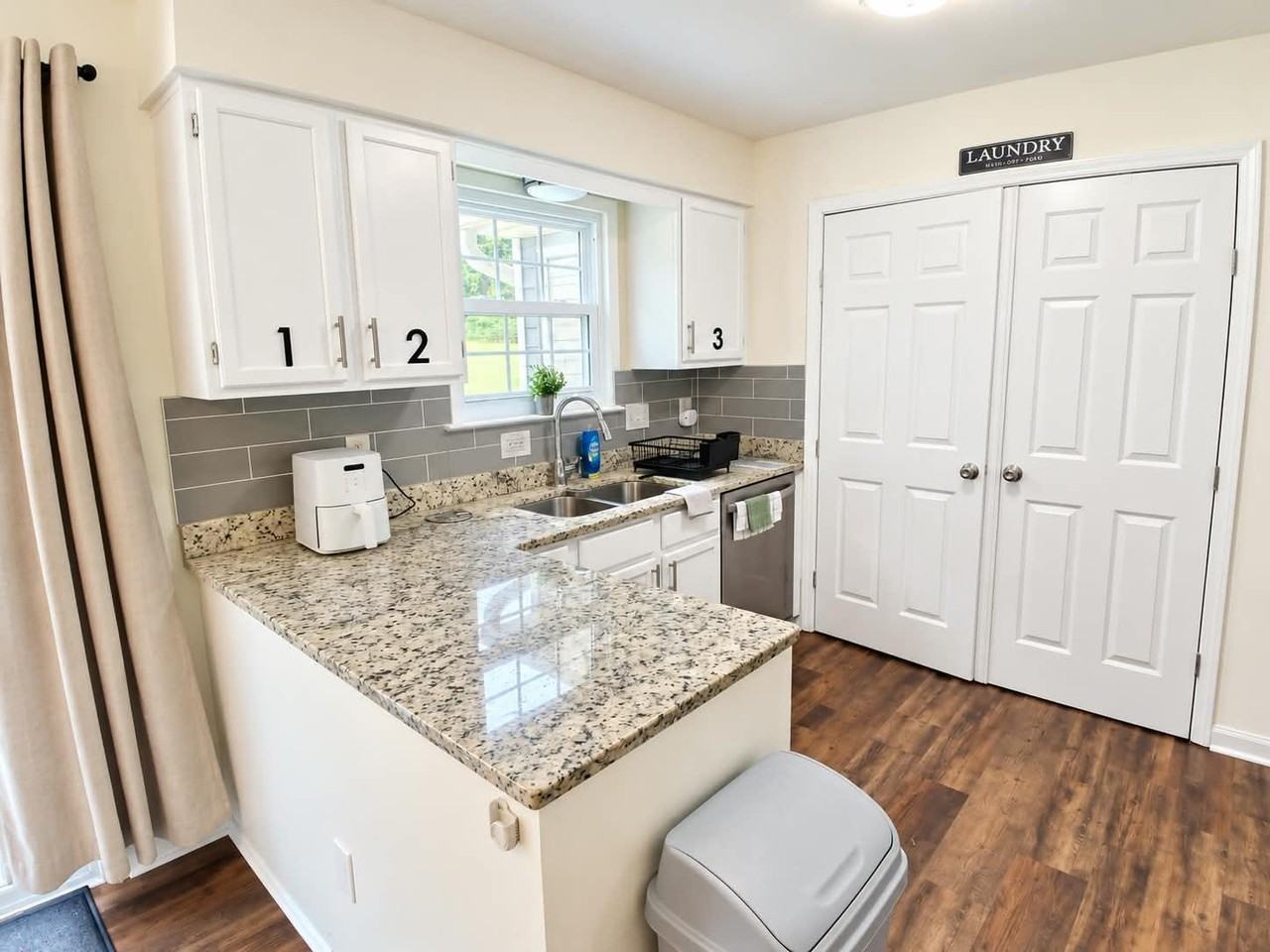 Sunbridge Ct - Photo 4 of 36