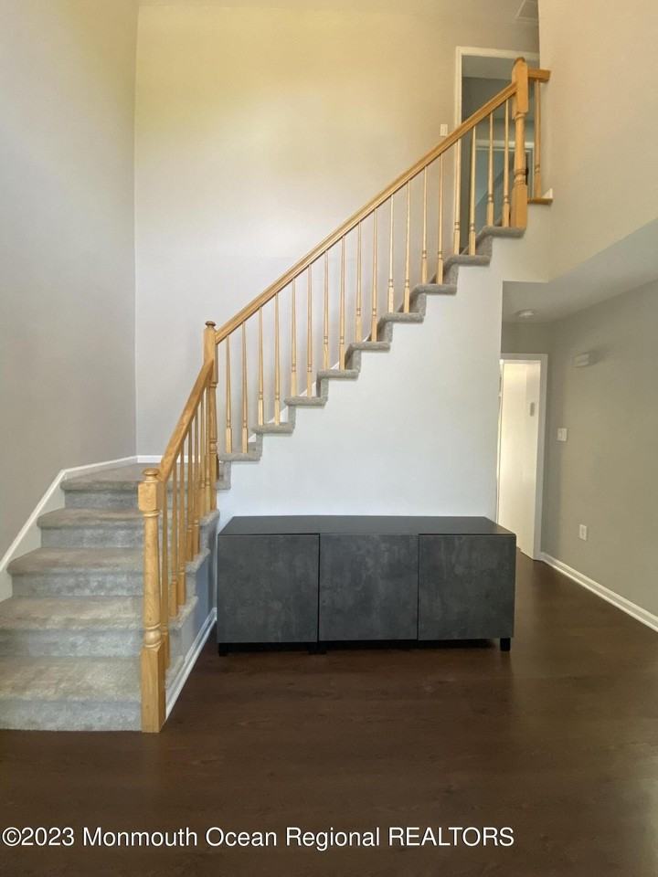 511 W Park Ave - Photo 3 of 26