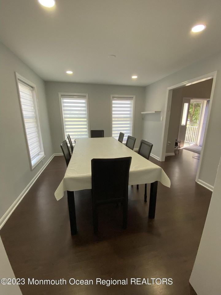 511 W Park Ave - Photo 4 of 26