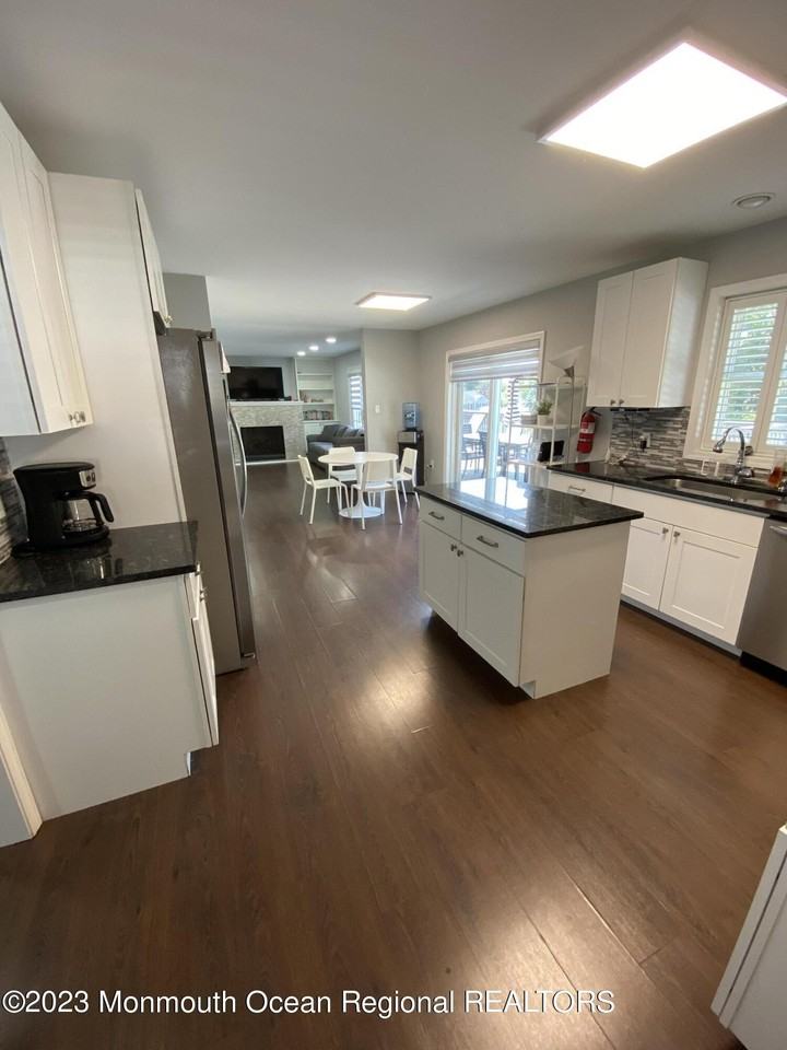 511 W Park Ave - Photo 5 of 26