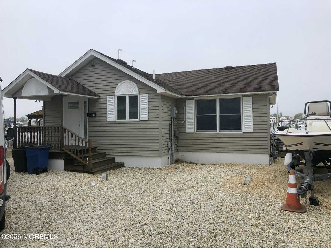 133 Randall Ave #3 - Photo 3 of 9