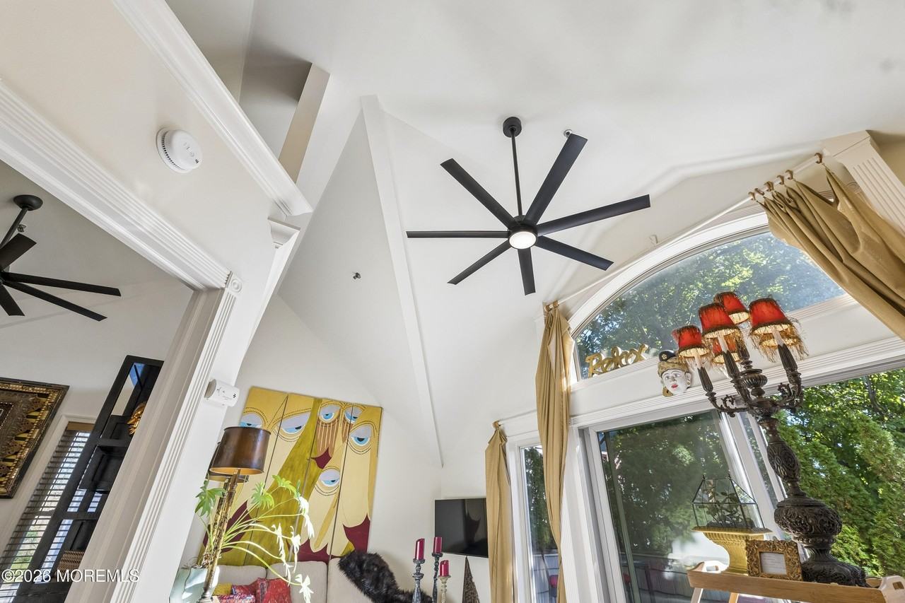 503 1st Ave - Photo 4 of 24