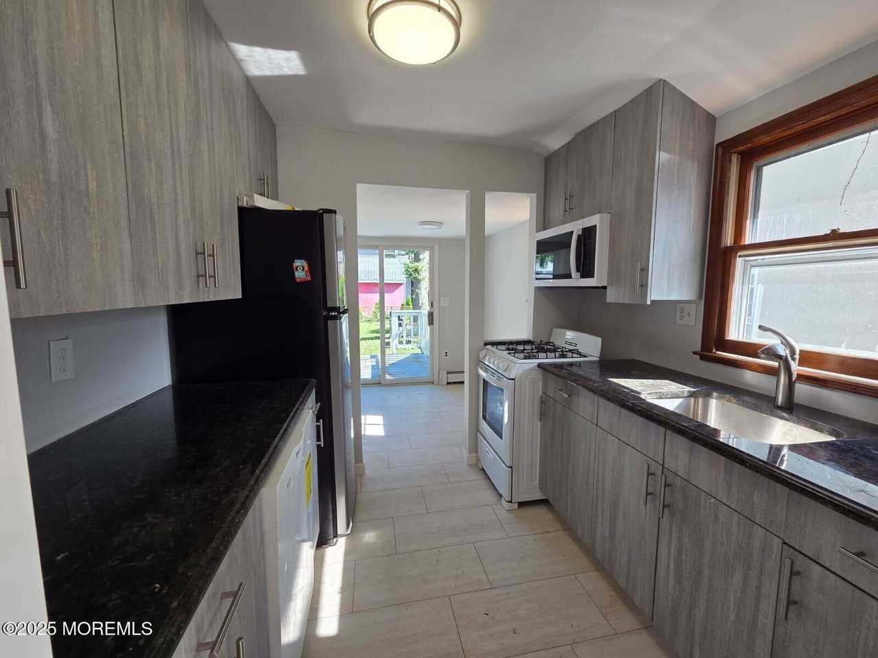 31 Seeley Ave - Photo 3 of 16