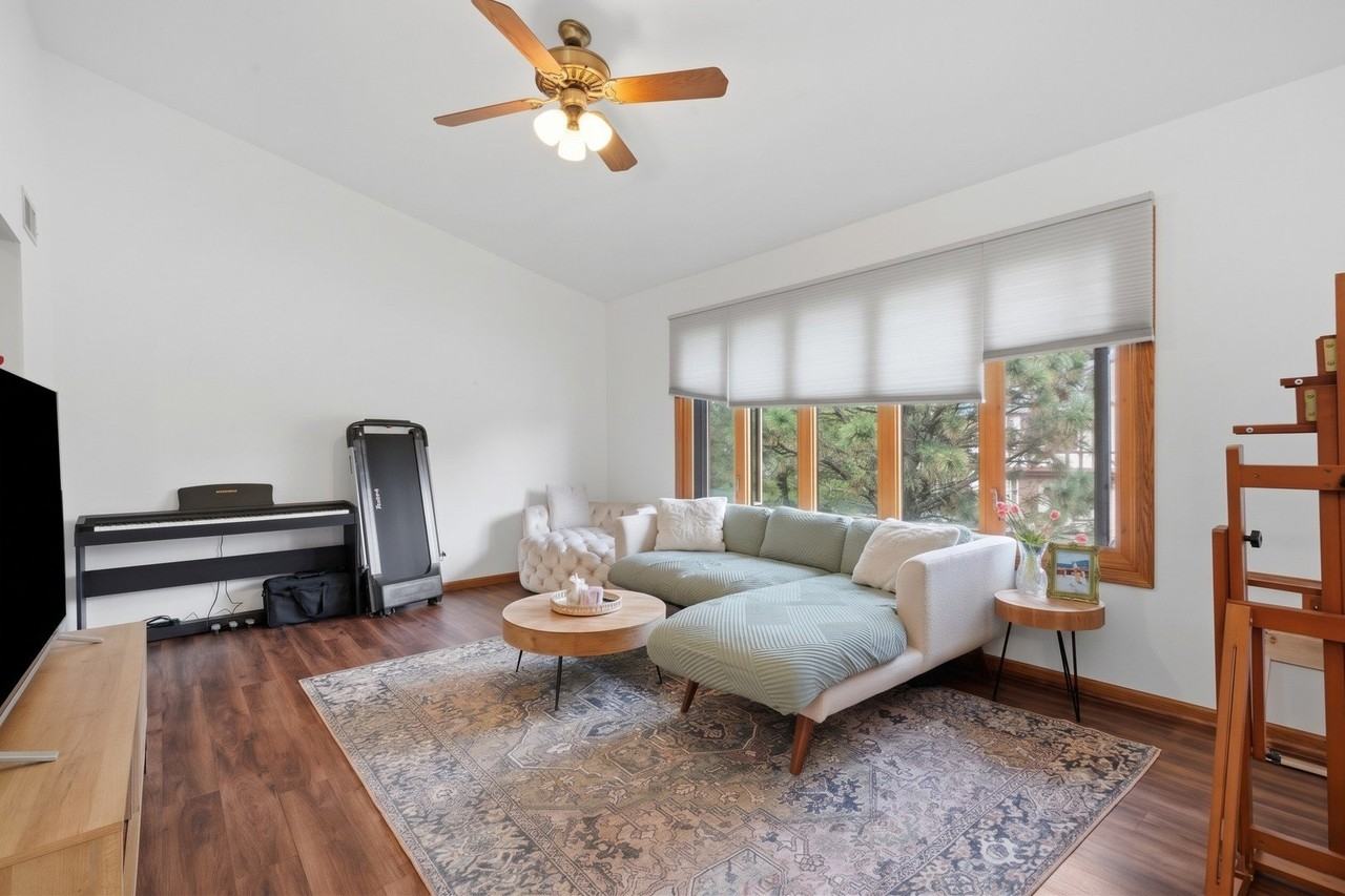 17594 Cambridge Pl - Photo 3 of 39