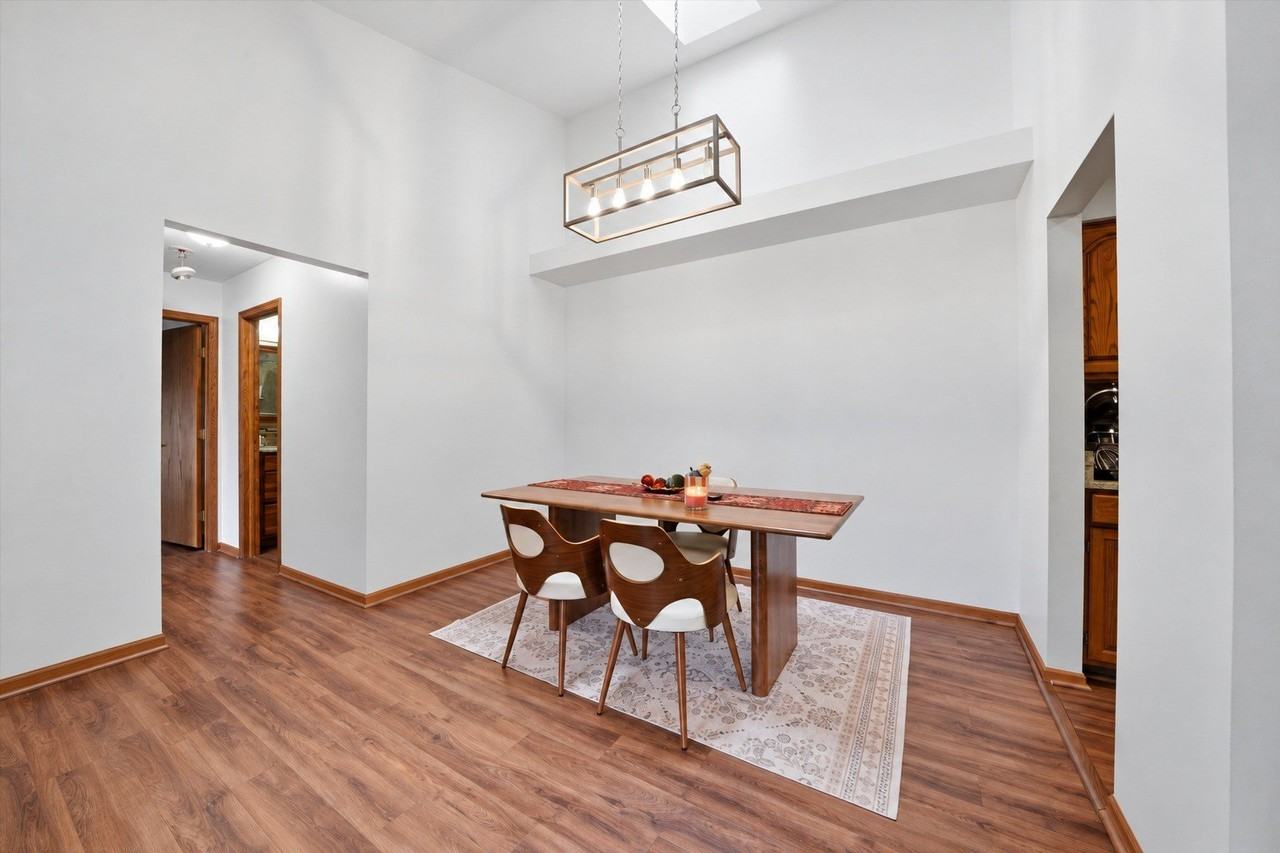 17594 Cambridge Pl - Photo 4 of 39