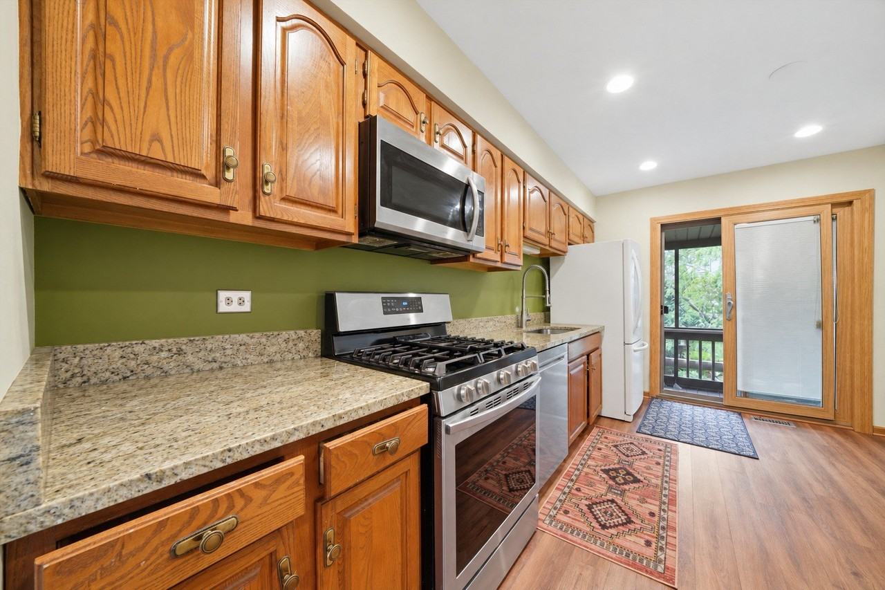 17594 Cambridge Pl - Photo 7 of 39