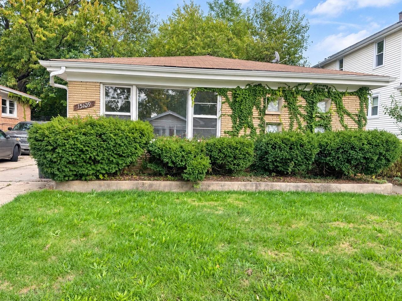 15109 Irving Ave - Photo 2 of 19