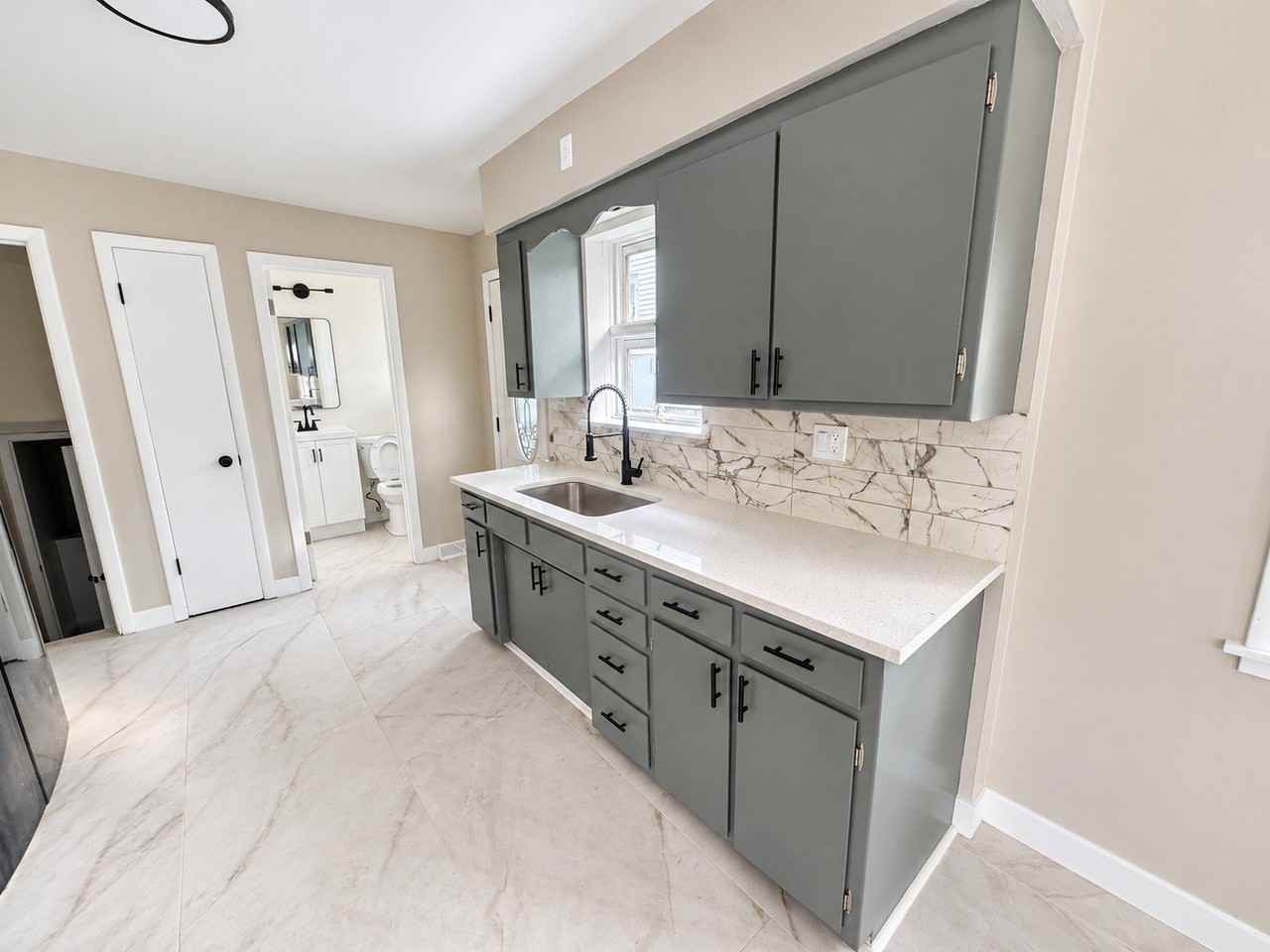15109 Irving Ave - Photo 5 of 19