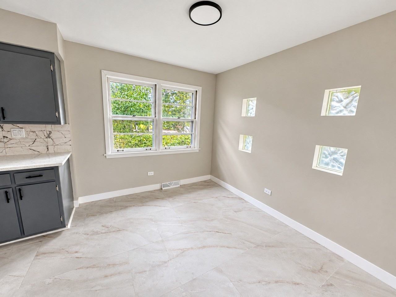 15109 Irving Ave - Photo 6 of 19