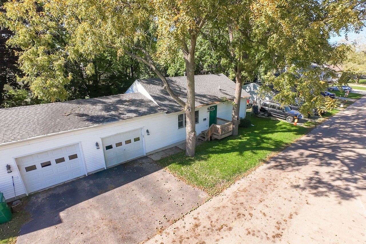 223 Ellen St - Photo 2 of 34