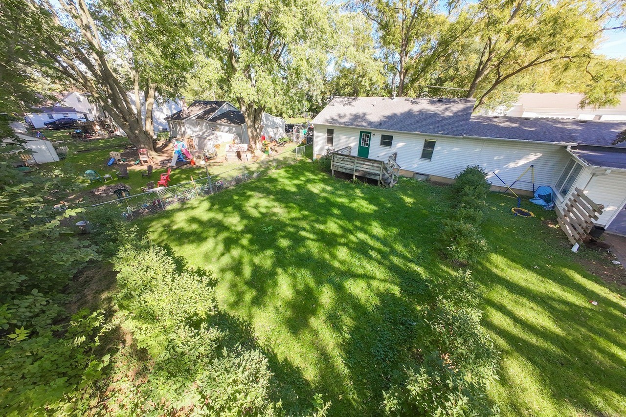 223 Ellen St - Photo 6 of 34