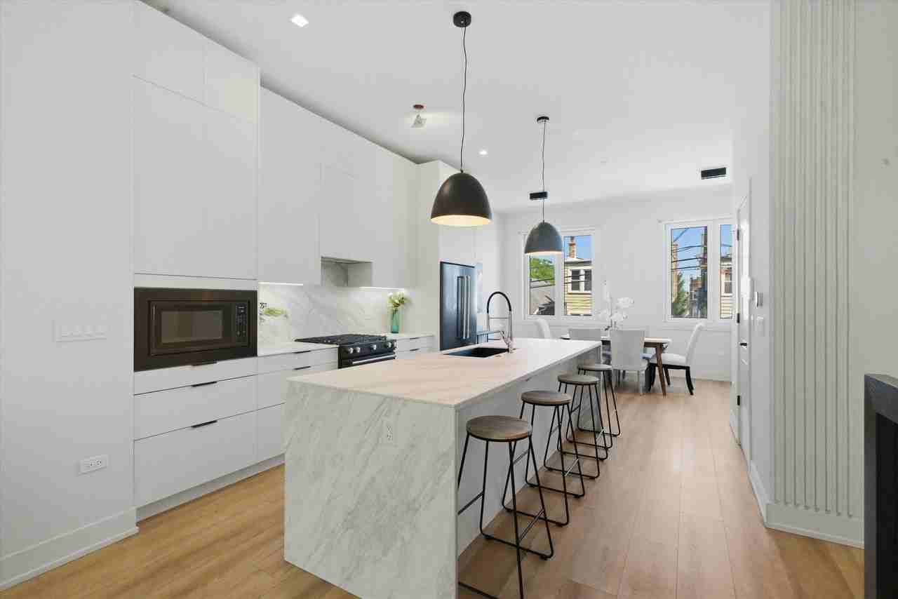 4208 W Belmont Ave - Photo 7 of 29