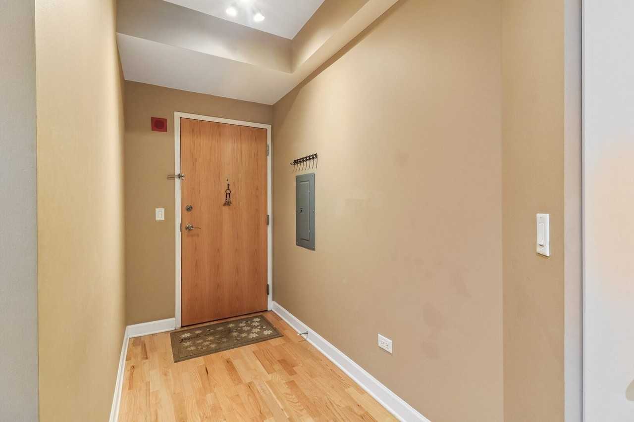 451 W Huron St #1112 - Photo 2 of 23