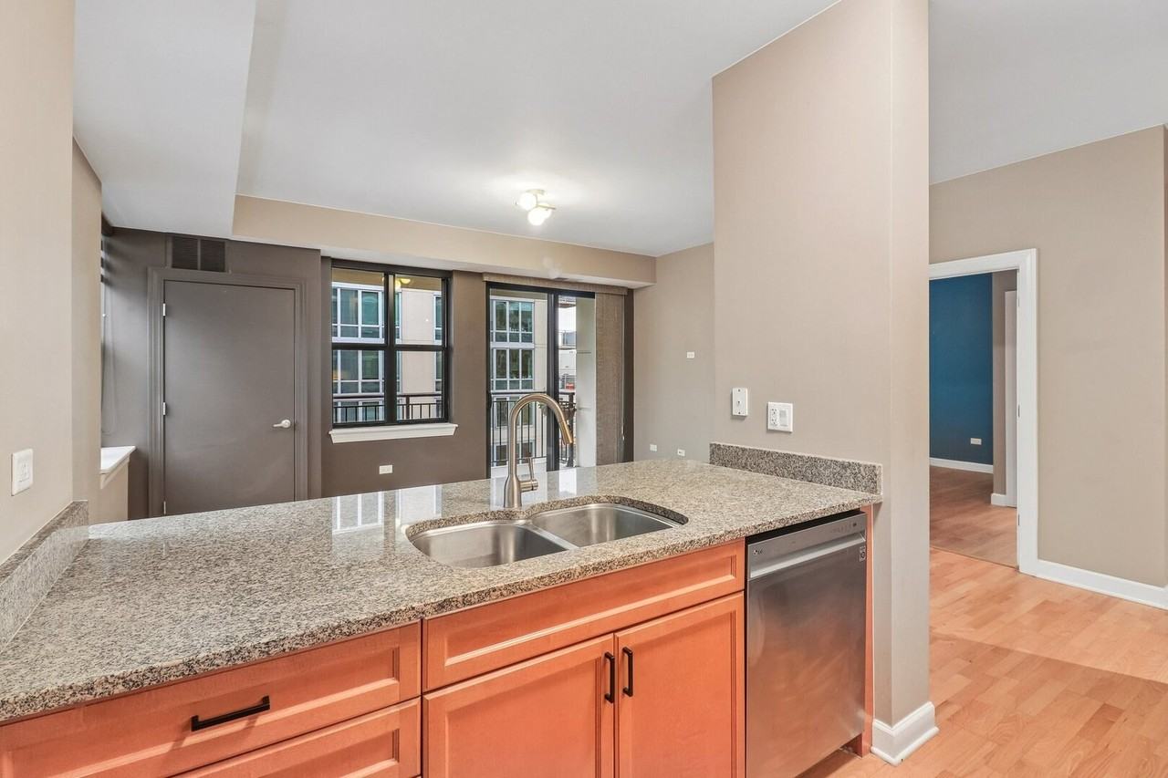 451 W Huron St #1112 - Photo 7 of 23