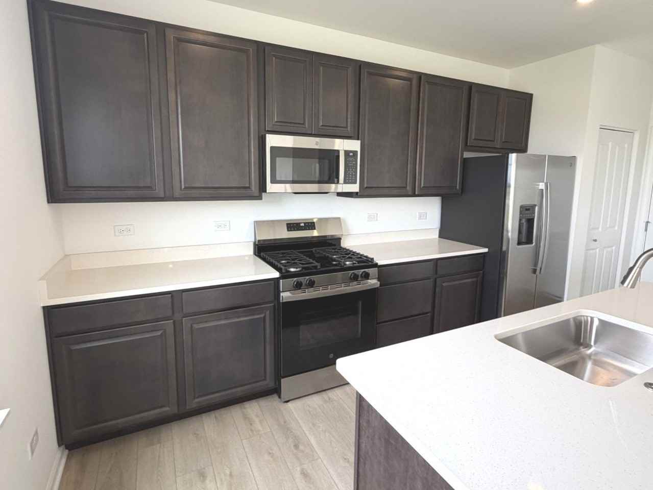 385 Danforth Dr - Photo 5 of 23