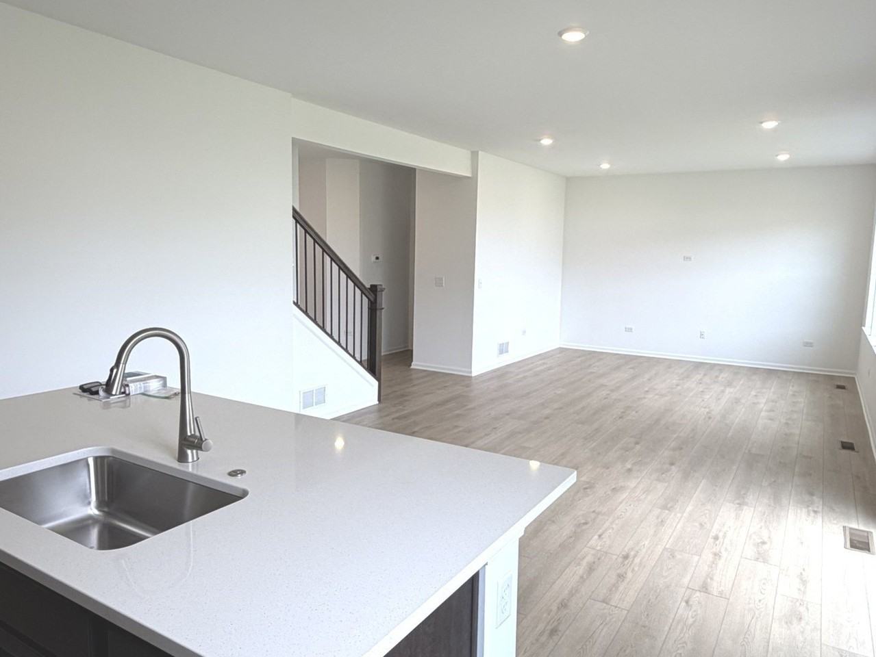 385 Danforth Dr - Photo 7 of 23