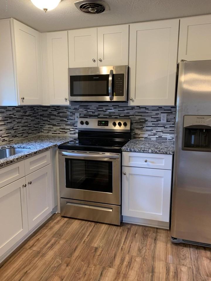421 Parkwood Dr - Photo 4 of 28