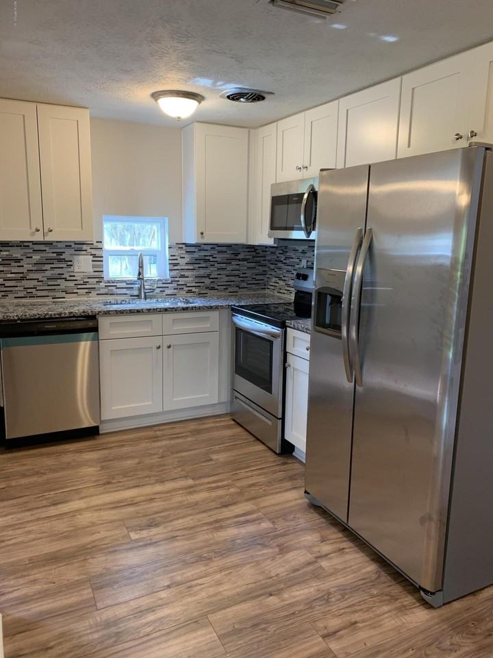 421 Parkwood Dr - Photo 5 of 28