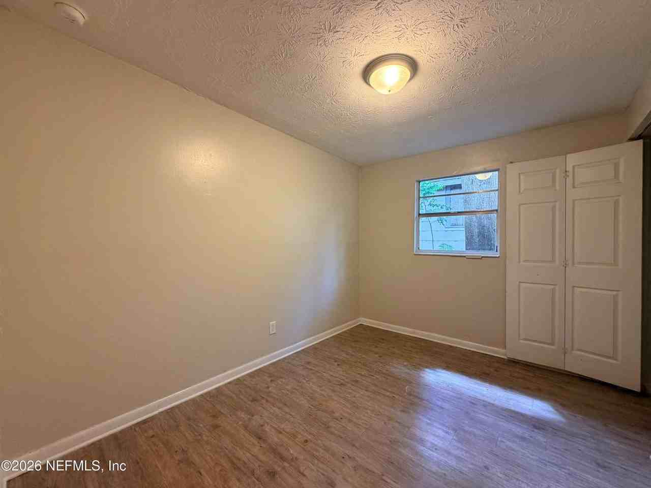 744 Mackinaw St - Photo 4 of 11