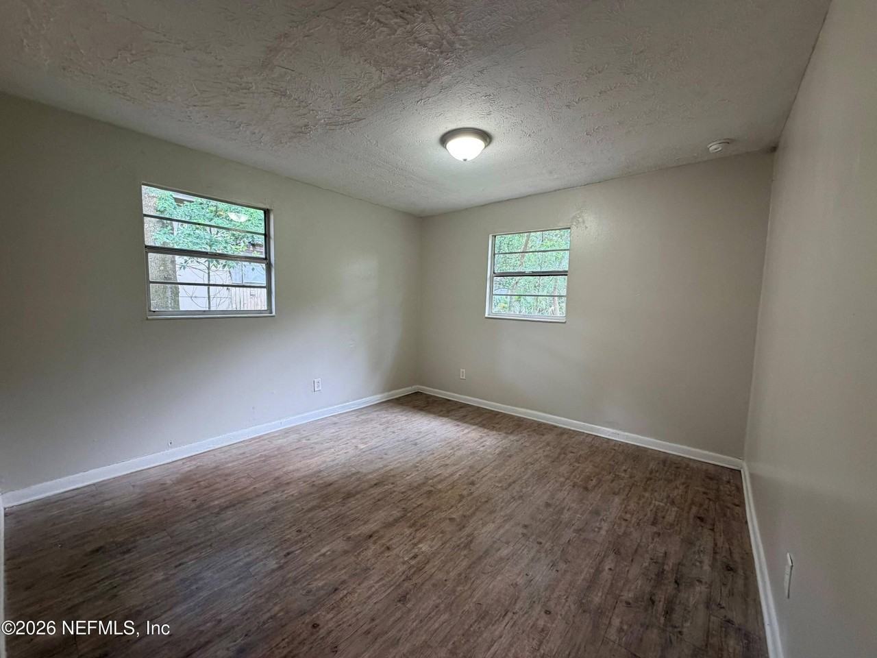744 Mackinaw St - Photo 5 of 11