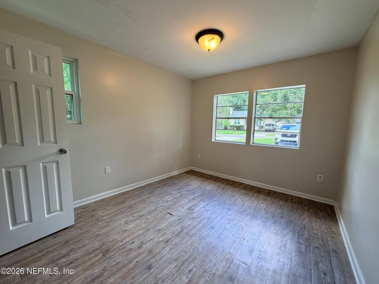 744 Mackinaw St - Photo 6 of 11