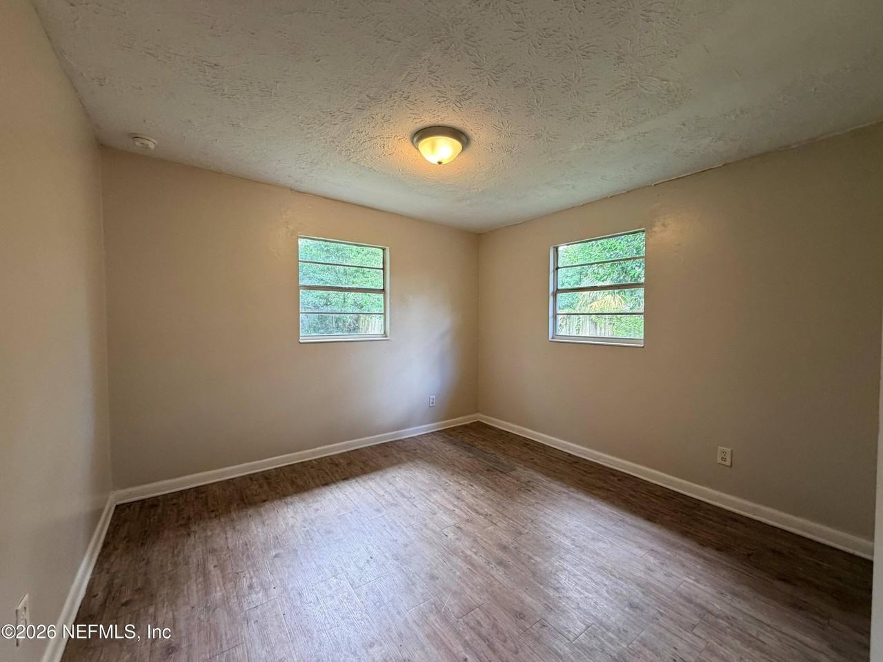 744 Mackinaw St - Photo 7 of 11